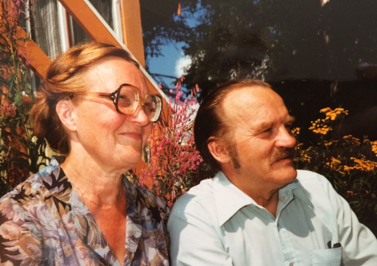 Helmihuvila_toinen sukupolvi.jpg